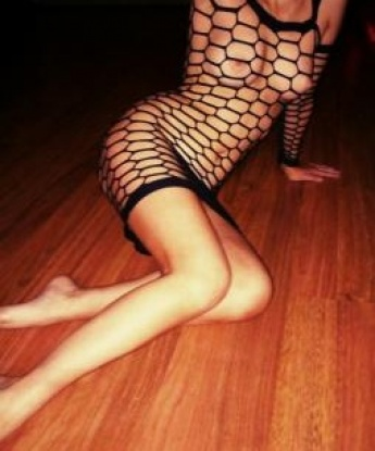 Жгучая брюнетка приглашает в гости состоятельного джентльмена для ярких встреч и незабываемого времяпровождения. Я окажу тебе нежность и страсть, которых так не хватает в повседневной жизни. 13467, 25 лет