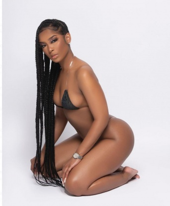 Волшебные руки и магический оральный секс - это лишь часть моих услуг. Я умею создавать атмосферу изысканного удовольствия. Позволь мне погрузить тебя в мир наслаждения и разрешить все твои фантазии стать яркой реальностью. Посмотри на мои фото и убедись, насколько я привлекательна. 📷
🌃 Живу в Москве и готова побаловать тебя в любой удобный для тебя момент. Я действительно опытная и знаю, как доставить тебе настоящее удовольствие. Мои клиенты всегда остаются довольными и возвращаются ко мне снова и снова. Мы можем насладиться вместе нежным эротическим массажем, игривыми ролевыми играми или жарким сексом. Ты заслуживаешь только лучшее, и я обеспечу тебя этим. 💋
💬 8245, 22 года